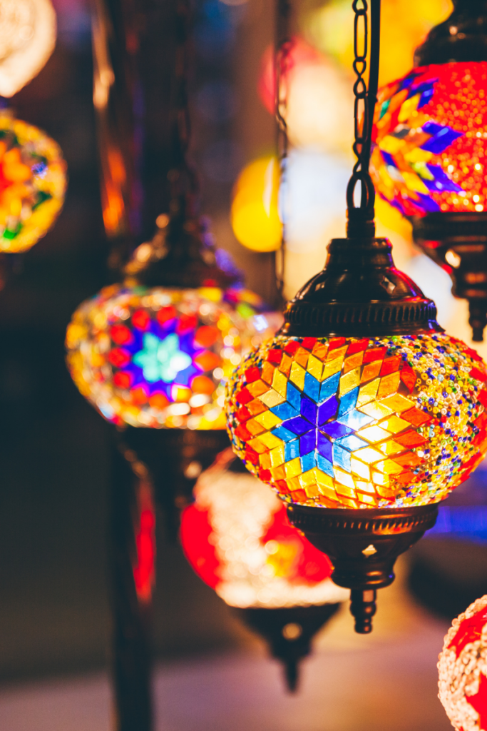 świecące lampiony w stylu orientalnym