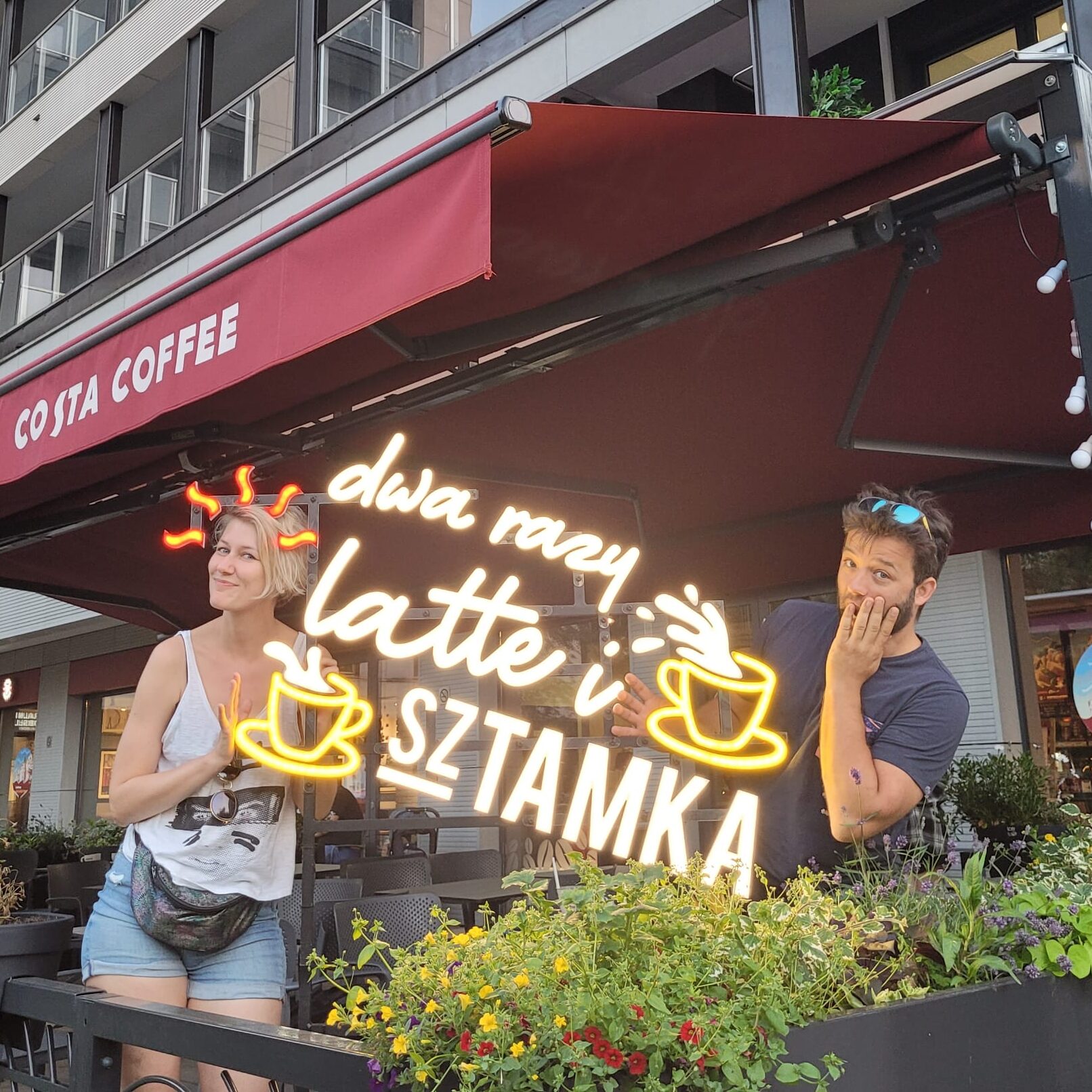 Ledony dla kawiarni Costa Coffee Polska - idealna dekoracja do robienia selfie